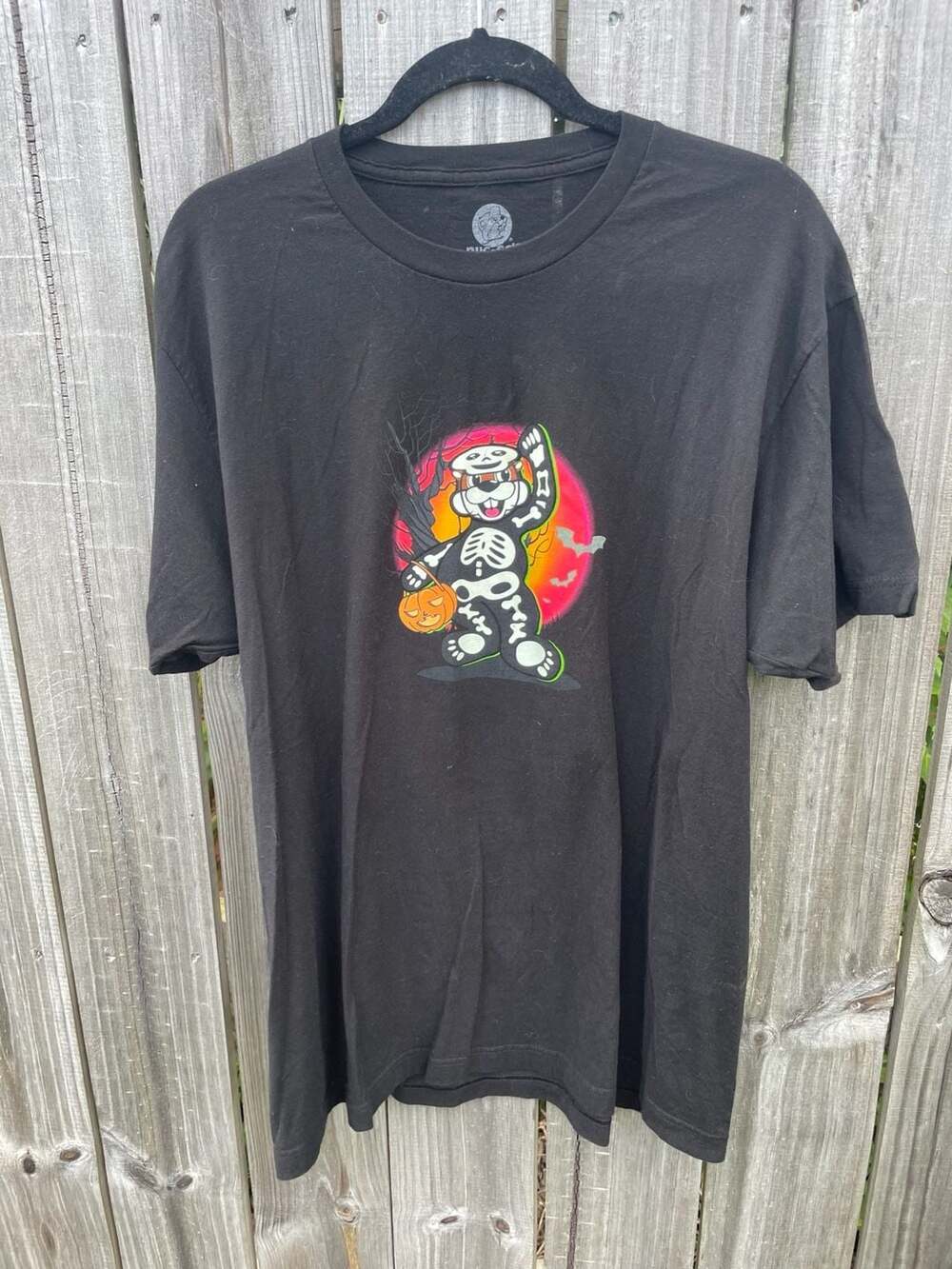Buc-ee's Glow in the Dark Halloween Spooky Stuff Graphic T-Shirt XL